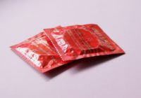 红色避孕套